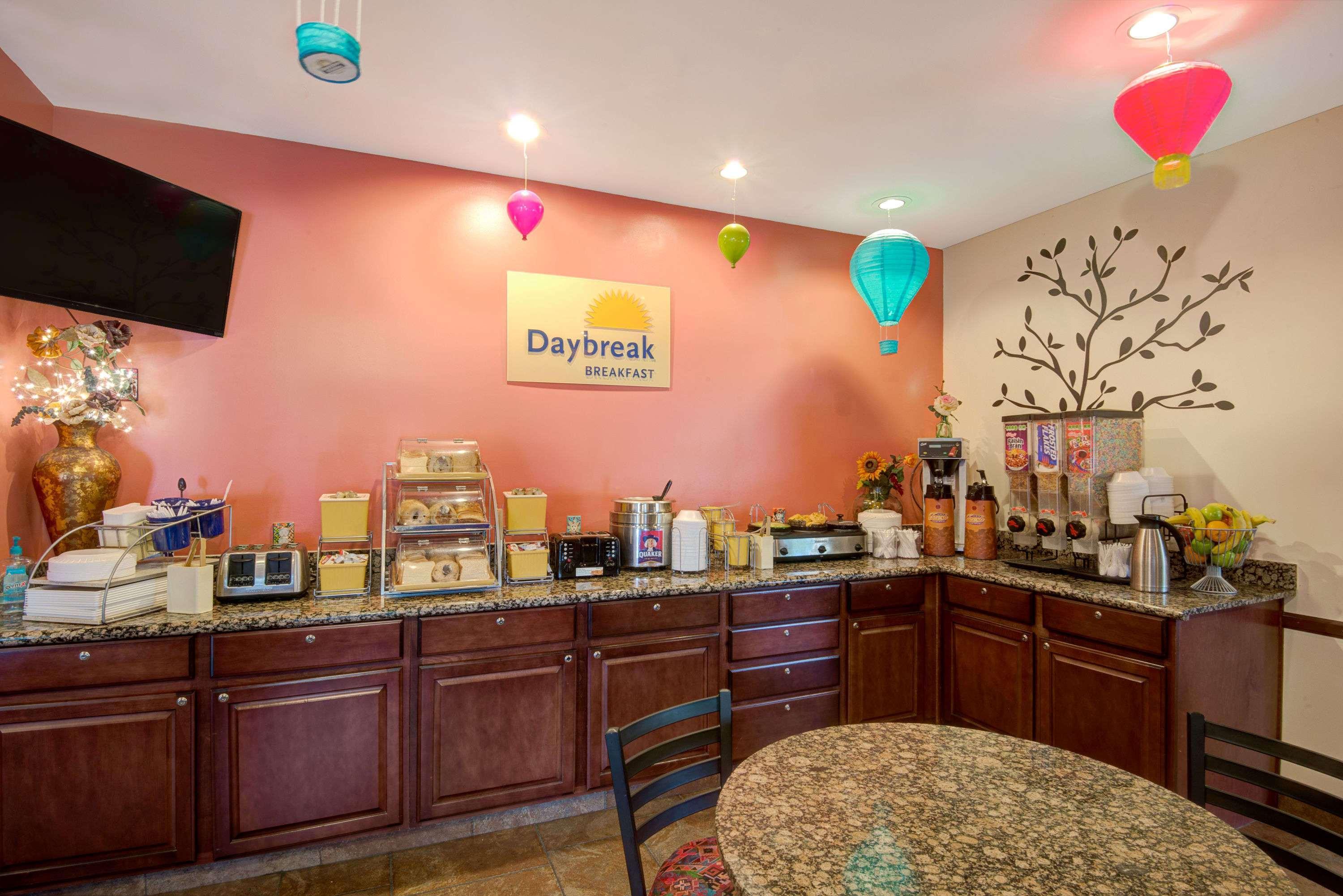 Days Inn & Suites By Wyndham Airport Albuquerque Exterior foto